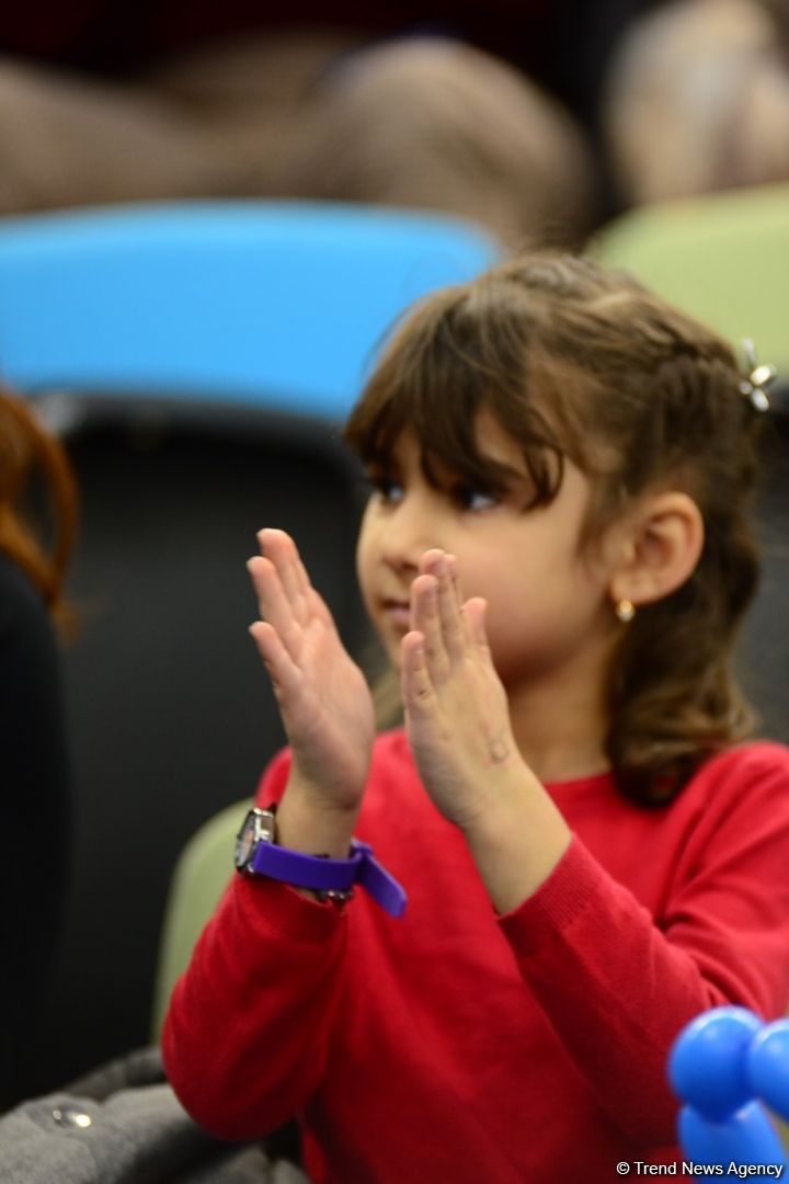 В Баку стартовали финалы Кубка мира по прыжкам на батуте и акробатической дорожке (ФОТО)