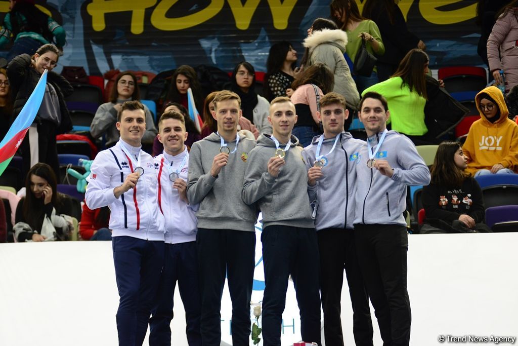 Состоялась церемония награждения победителей и призеров в синхронной программе по прыжкам на батуте в рамках Кубка мира (ФОТО)