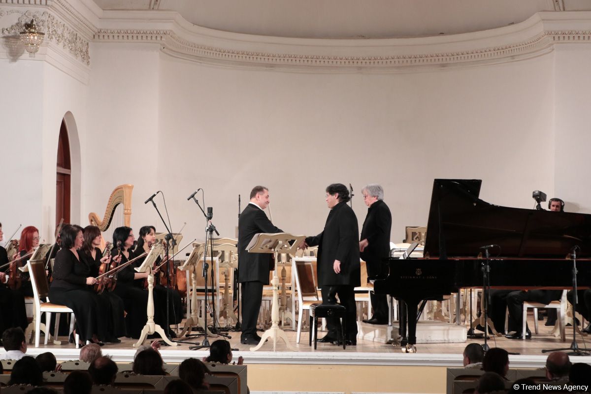 Виртуозы Азербайджана и Чехии создали мировую гармонию (ФОТО)
