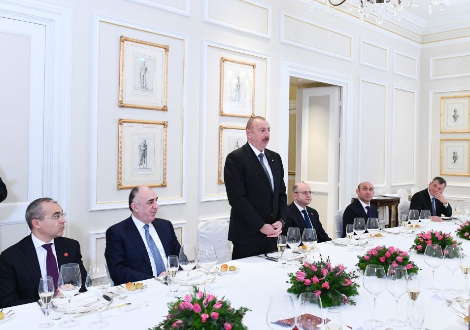Президент Ильхам Алиев провел рабочий обед с руководителями крупнейших компаний Италии (ФОТО)