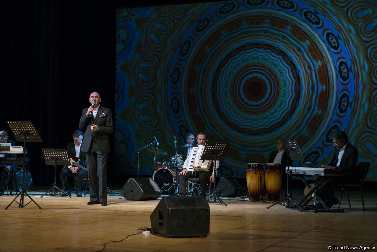 Безумно красивые мелодии для души от Ильгара Мурадова. Это "На бис!" (ВИДЕО, ФОТО)