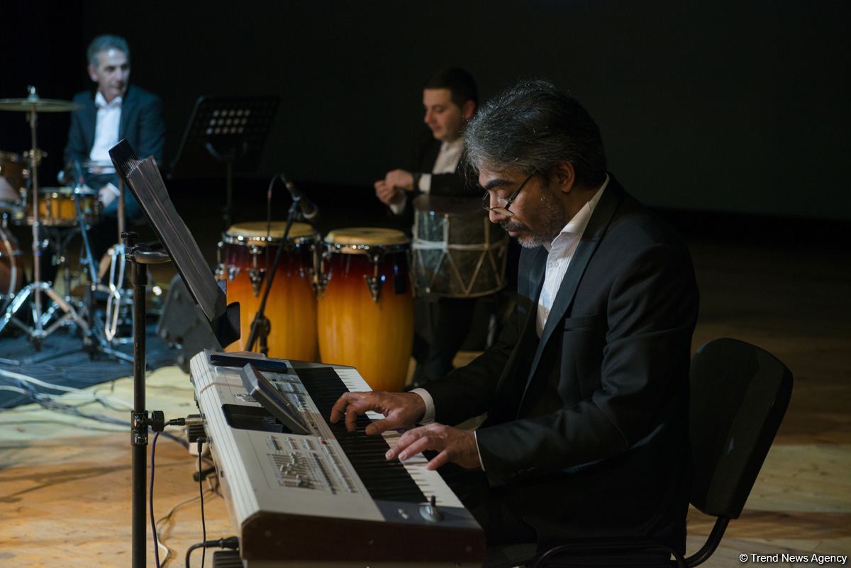 Безумно красивые мелодии для души от Ильгара Мурадова. Это "На бис!" (ВИДЕО, ФОТО)