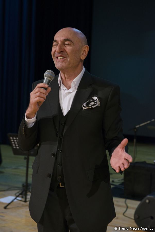 Безумно красивые мелодии для души от Ильгара Мурадова. Это "На бис!" (ВИДЕО, ФОТО)