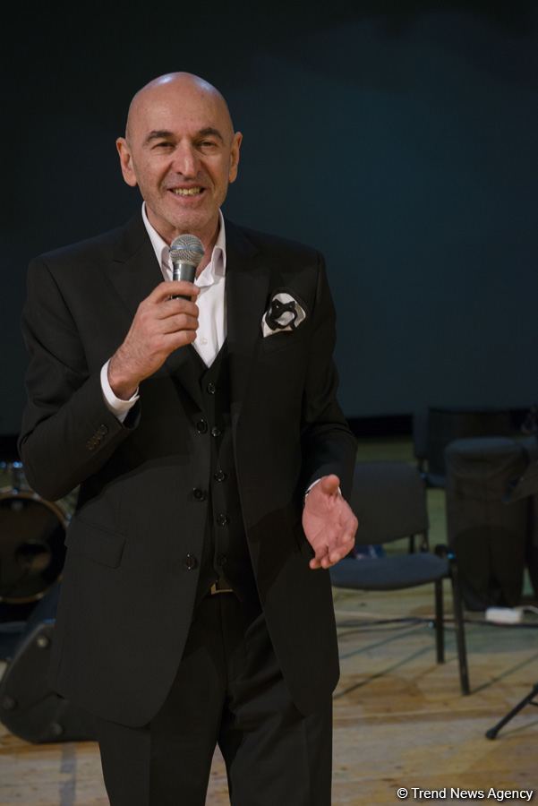 Безумно красивые мелодии для души от Ильгара Мурадова. Это "На бис!" (ВИДЕО, ФОТО)