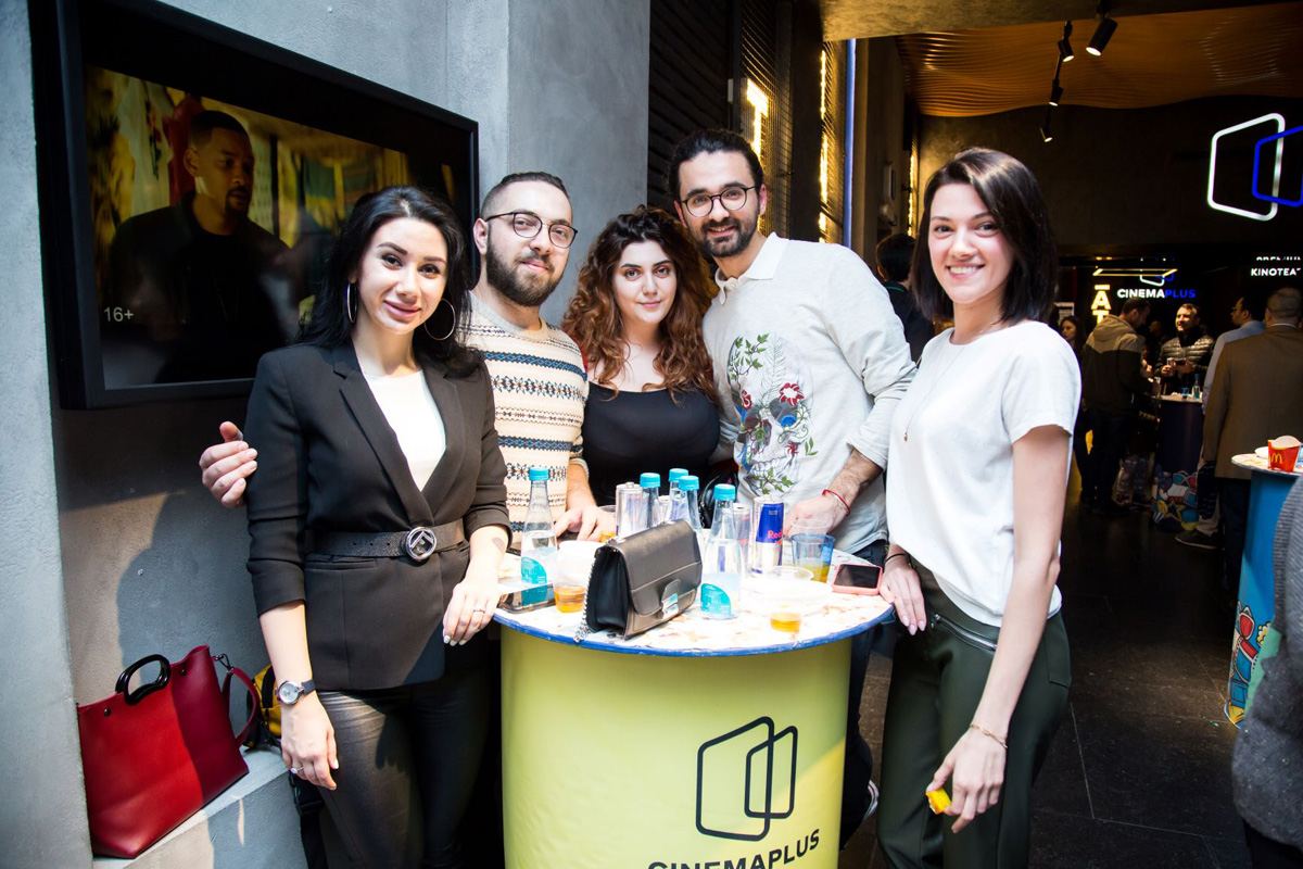 В Баку создали джунгли с цветными птицами (ВИДЕО, ФОТО)