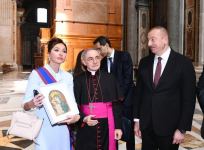 Президент Ильхам Алиев и Первая леди Мехрибан Алиева ознакомились в Ватикане с Сикстинской капеллой и Собором Святого Петра (ФОТО)