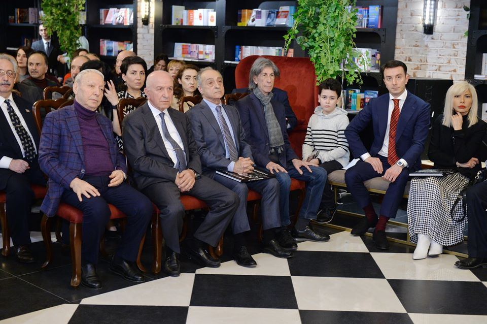 "Карабахнаме. Страницы истории" – летопись в работах Арифа Гусейнова (ФОТО)