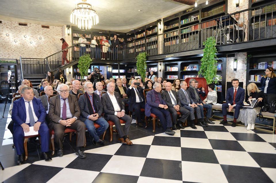 "Карабахнаме. Страницы истории" – летопись в работах Арифа Гусейнова (ФОТО)