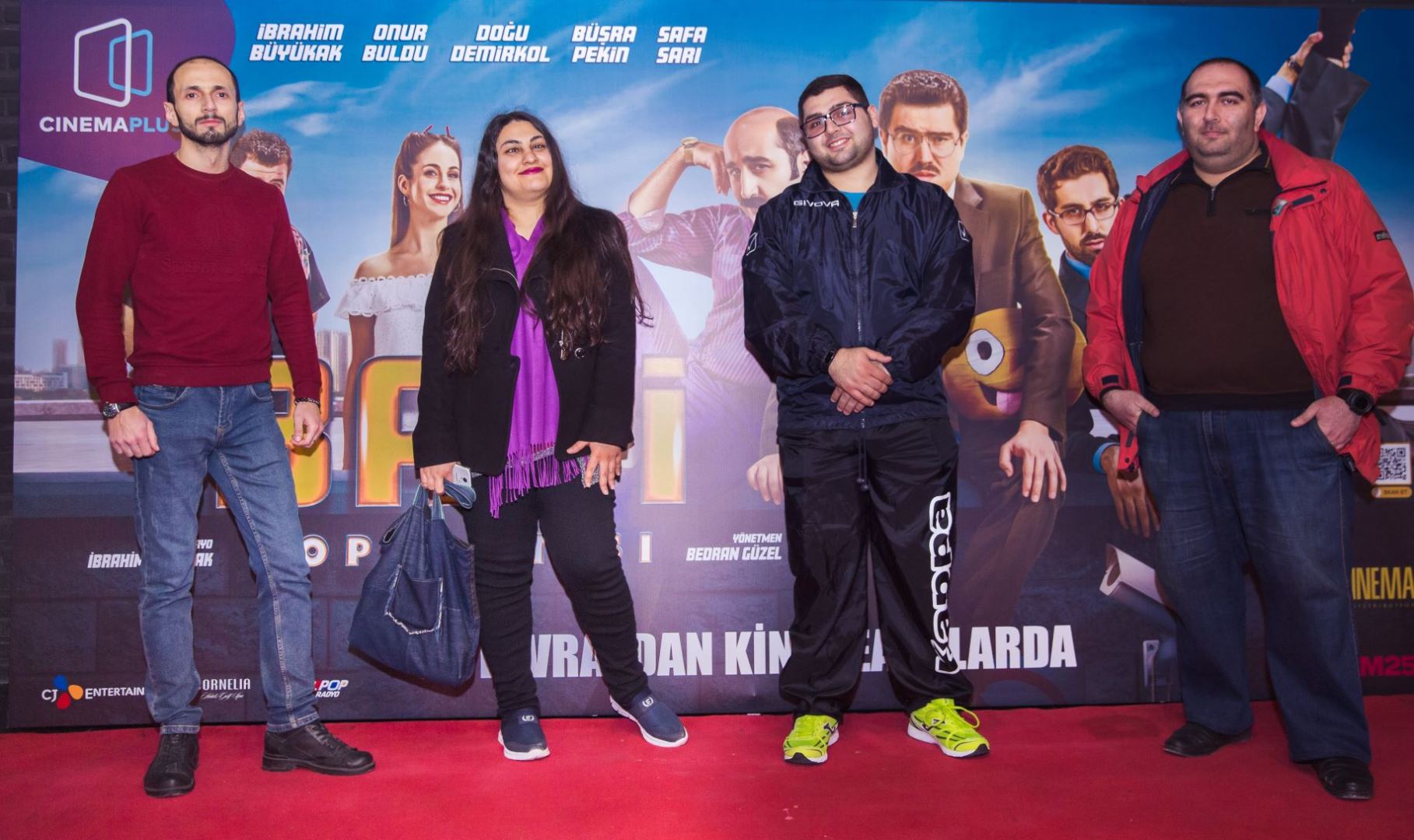 Продавцы техники решили спасти своих коллег в Баку (ВИДЕО, ФОТО)