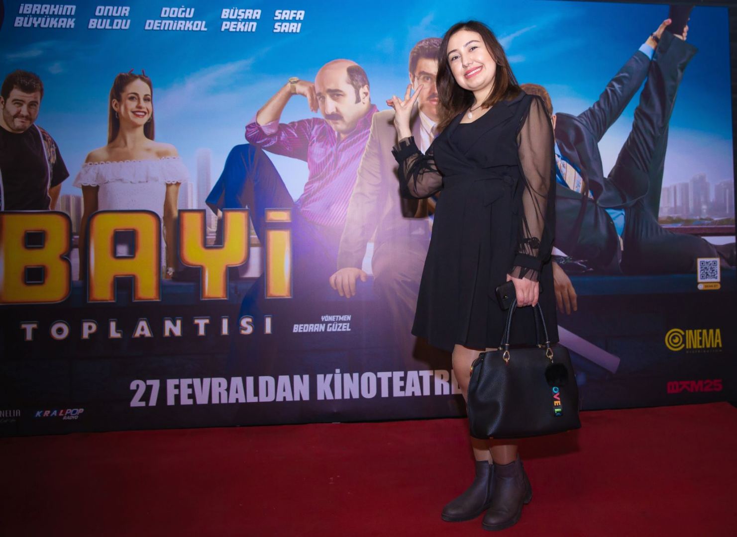 Продавцы техники решили спасти своих коллег в Баку (ВИДЕО, ФОТО)