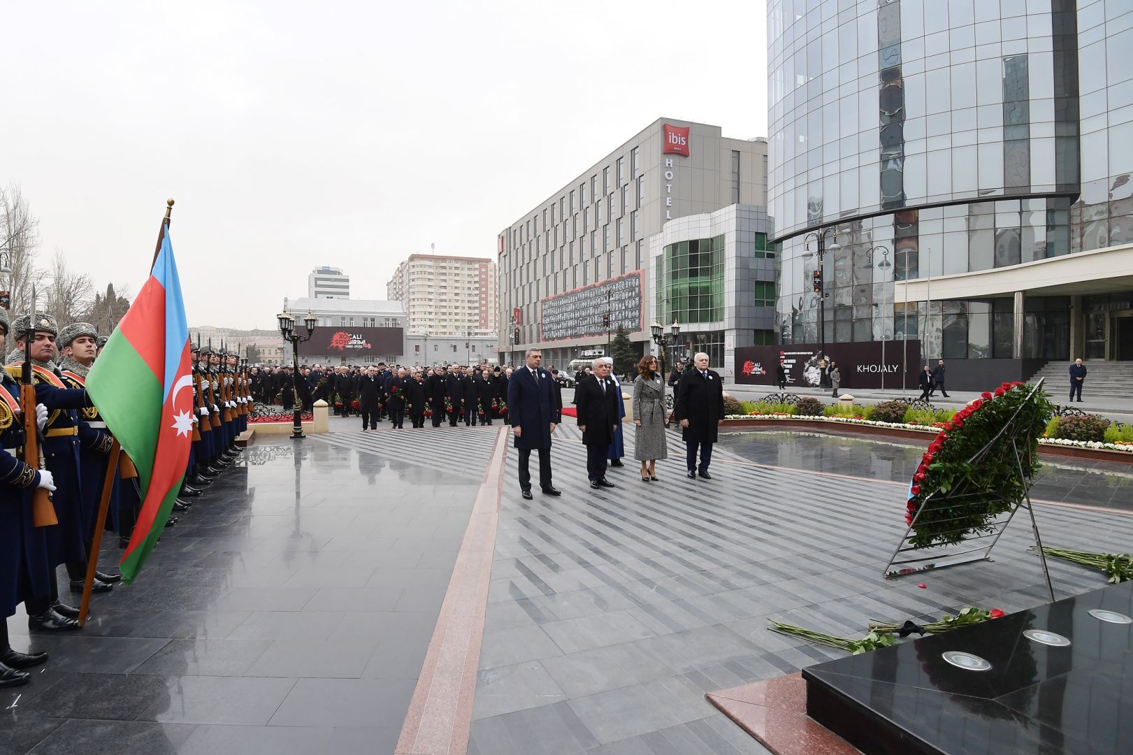 Президент Ильхам Алиев и Первая леди Мехрибан Алиева приняли участие в церемонии почтения памяти жертв Ходжалинского геноцида (ФОТО) (версия 2)