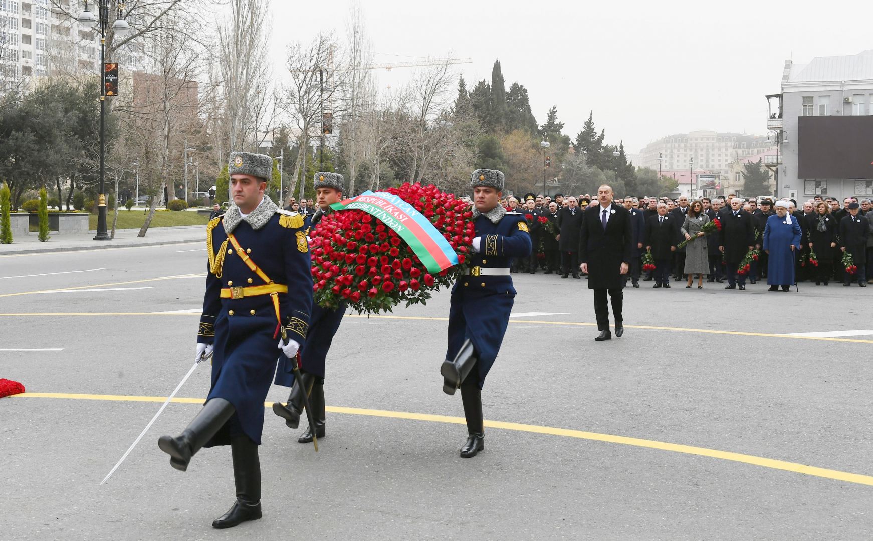 Президент Ильхам Алиев и Первая леди Мехрибан Алиева приняли участие в церемонии почтения памяти жертв Ходжалинского геноцида (ФОТО) (версия 2)