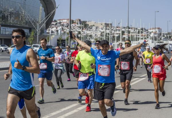 Участников забега в Баку будет догонять виртуальный автомобиль-кетчер (ФОТО/ВИДЕО)