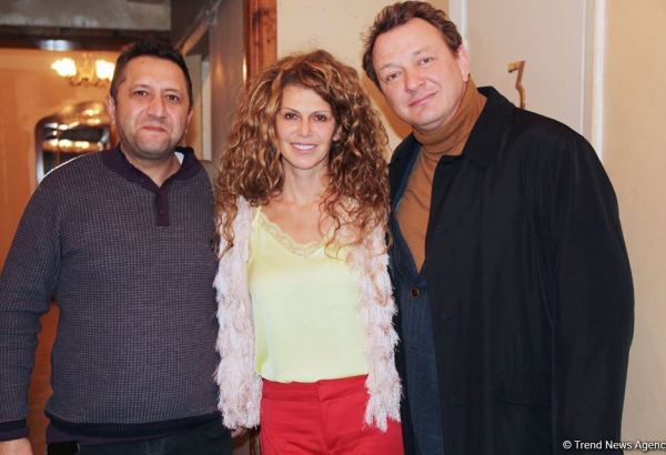 Регина Мянник: У азербайджанских мужчин горящие глаза, как у львов (ФОТО)