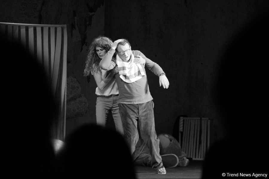 Регина Мянник: У азербайджанских мужчин горящие глаза, как у львов (ФОТО)