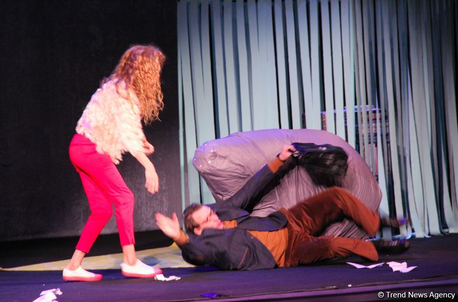 Регина Мянник: У азербайджанских мужчин горящие глаза, как у львов (ФОТО)