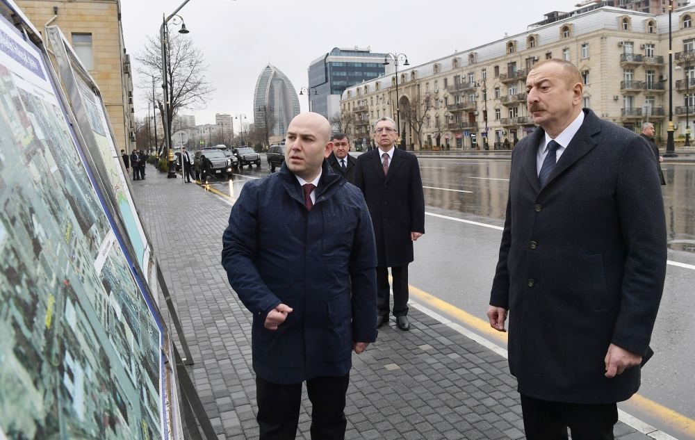 Президент Ильхам Алиев посетил новый парк, куда был перенесен памятник Шаху Исмаилу Хатаи (ФОТО) (версия 2)