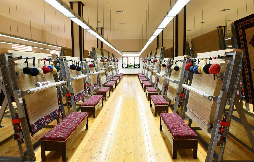 Президент Ильхам Алиев ознакомился с деятельностью Геранбойского филиала ОАО «Азерхалча» (ФОТО)