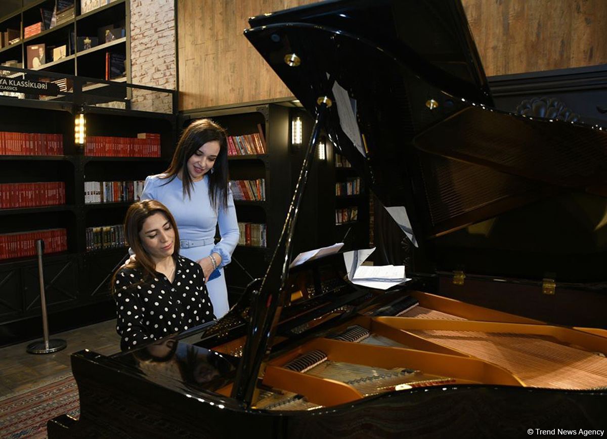 Я – лунатик двух темных лун. Творчество поэтессы Серебряного века  в Баку (ФОТО)