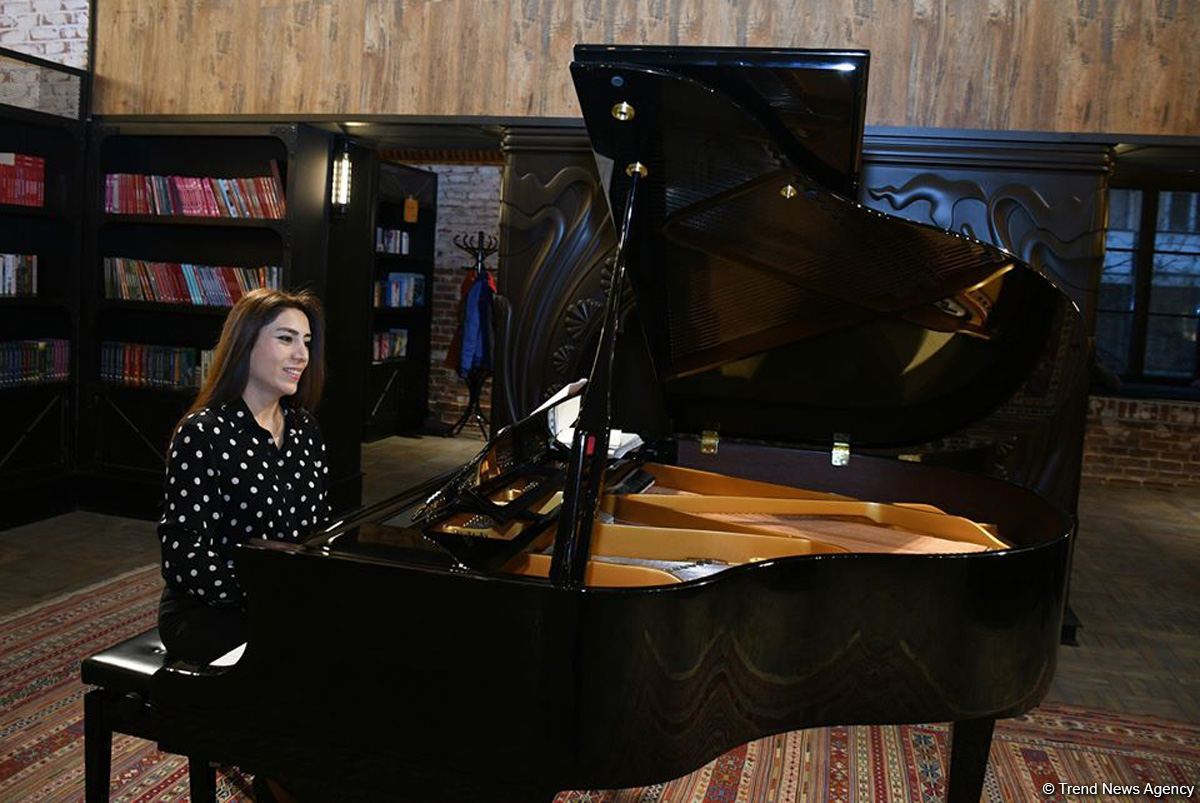 Я – лунатик двух темных лун. Творчество поэтессы Серебряного века  в Баку (ФОТО)