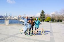 На деревянном велосипеде из Греции в Азербайджан! Такого я в жизни не видел - интервью (ВИДЕО, ФОТО)