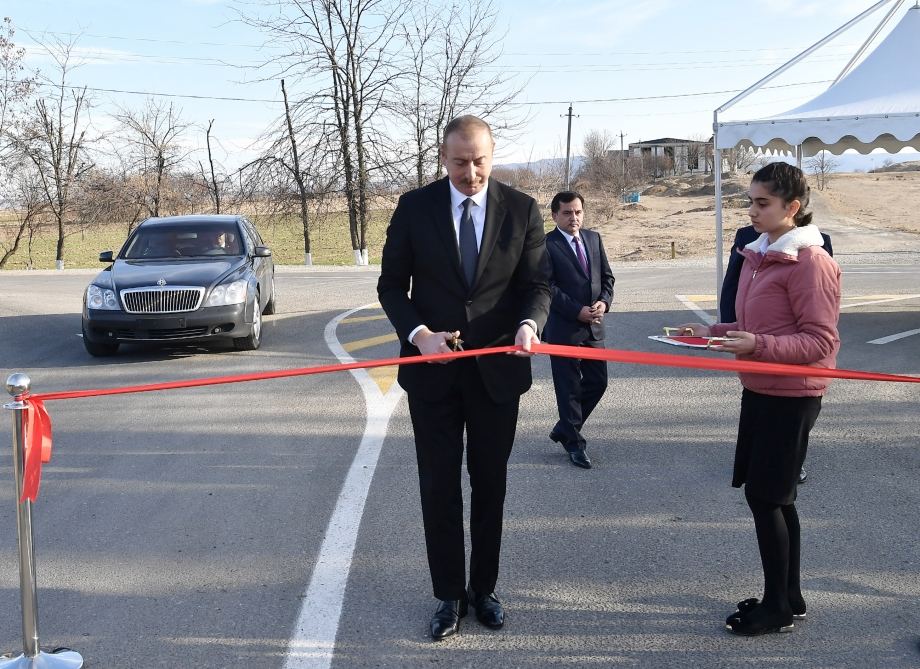 Президент Ильхам Алиев принял участие в открытии автомагистрали Даш Салахлы-Уркмезли-Демирчиляр  (ФОТО)
