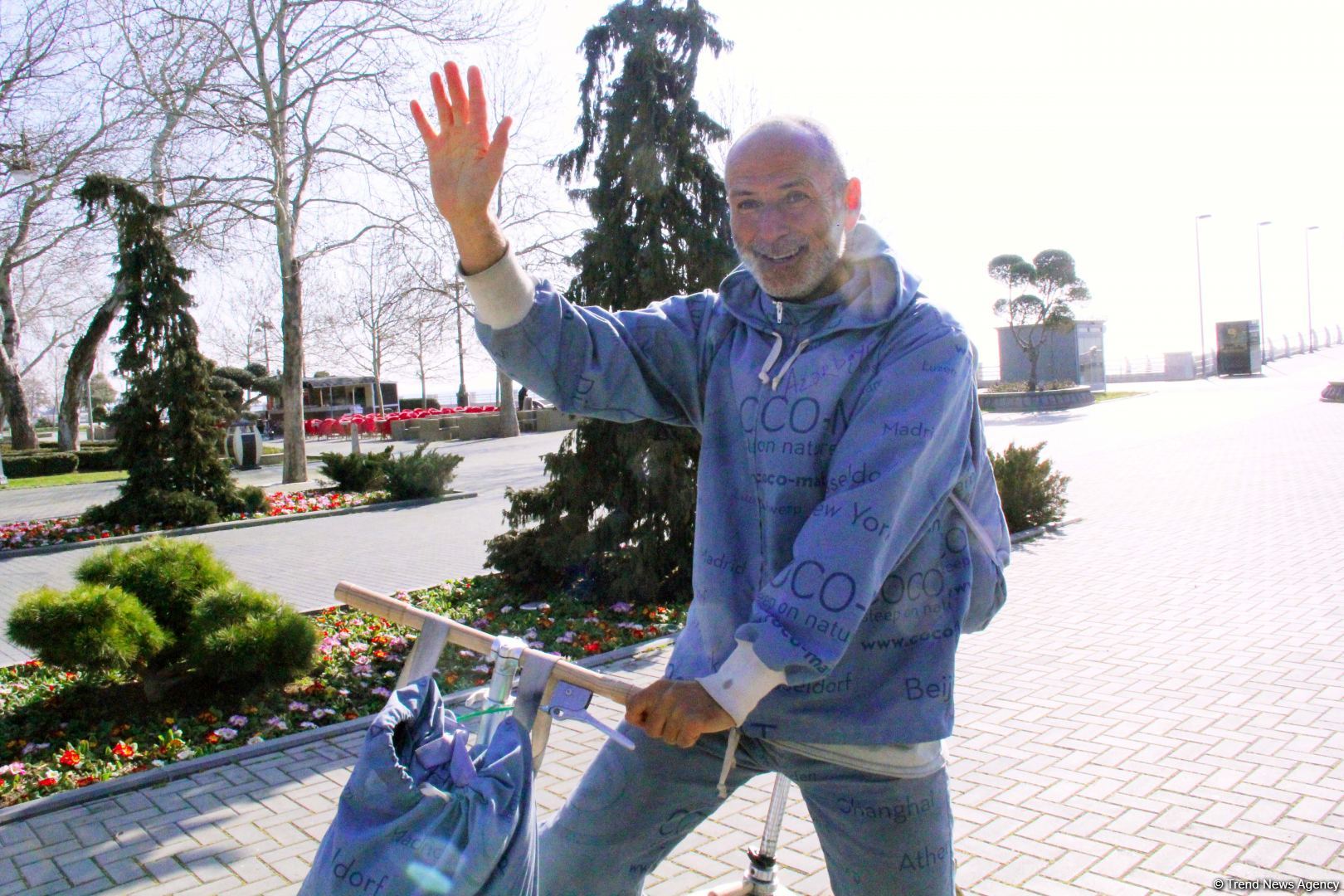 На деревянном велосипеде из Греции в Азербайджан! Такого я в жизни не видел - интервью (ВИДЕО, ФОТО)