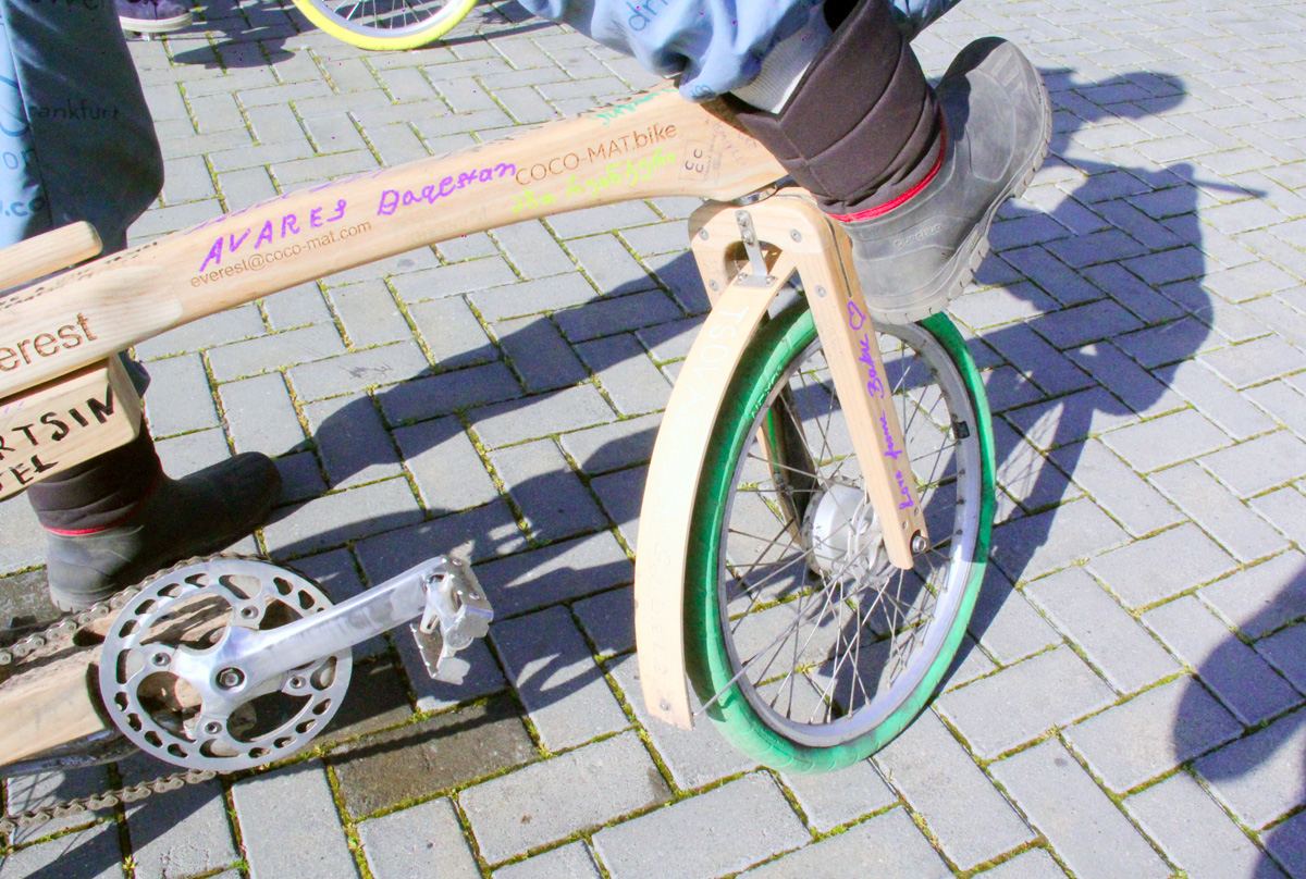 На деревянном велосипеде из Греции в Азербайджан! Такого я в жизни не видел - интервью (ВИДЕО, ФОТО)