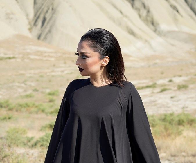 Не все готовы к такому тотальному освобождению… Черные шипы азербайджанской певицы (ВИДЕО, ФОТО)