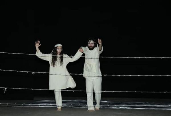 Актеры Азербайджана и России создали "Колючий круг любви" (ФОТО)