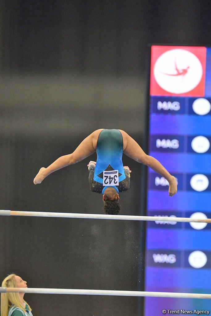 В Баку стартовал первый день соревнований Кубка мира FIG по спортивной гимнастике (ФОТО)
