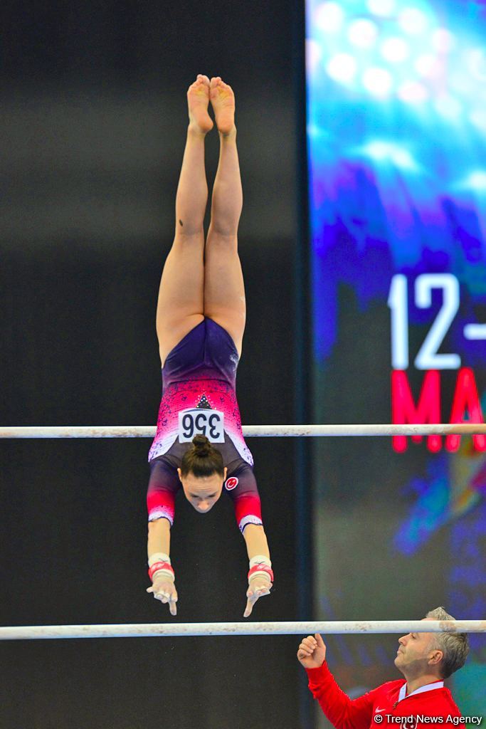 В Баку стартовал первый день соревнований Кубка мира FIG по спортивной гимнастике (ФОТО)