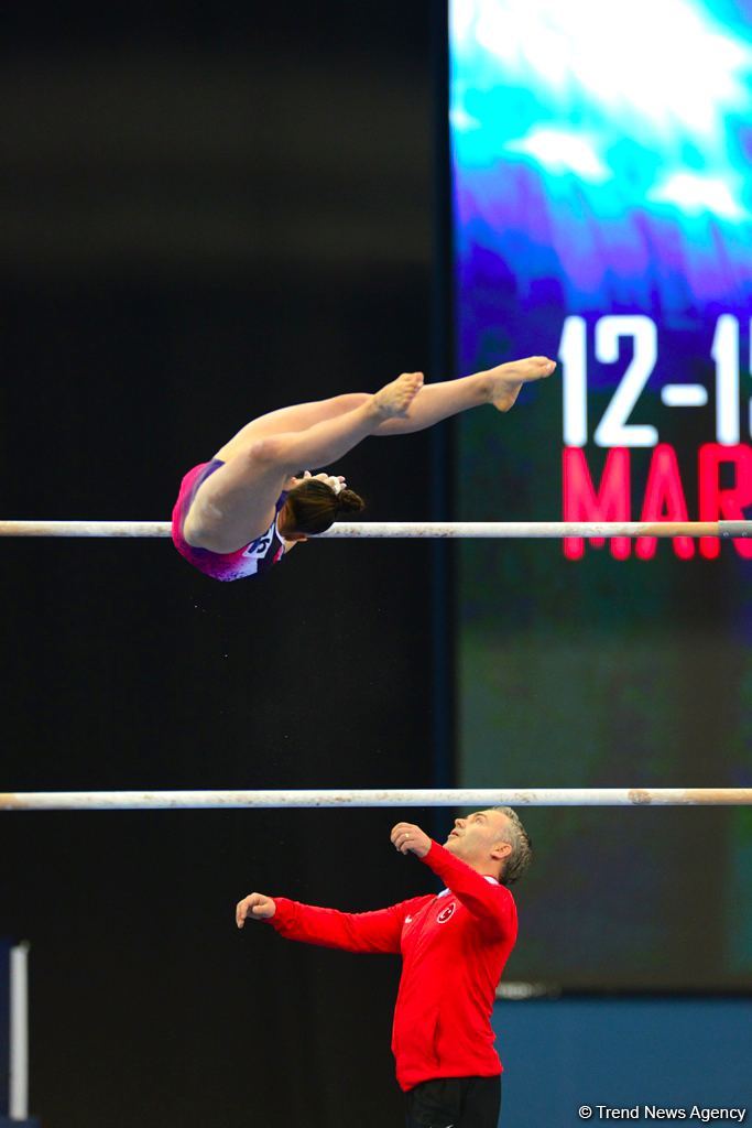 В Баку стартовал первый день соревнований Кубка мира FIG по спортивной гимнастике (ФОТО)