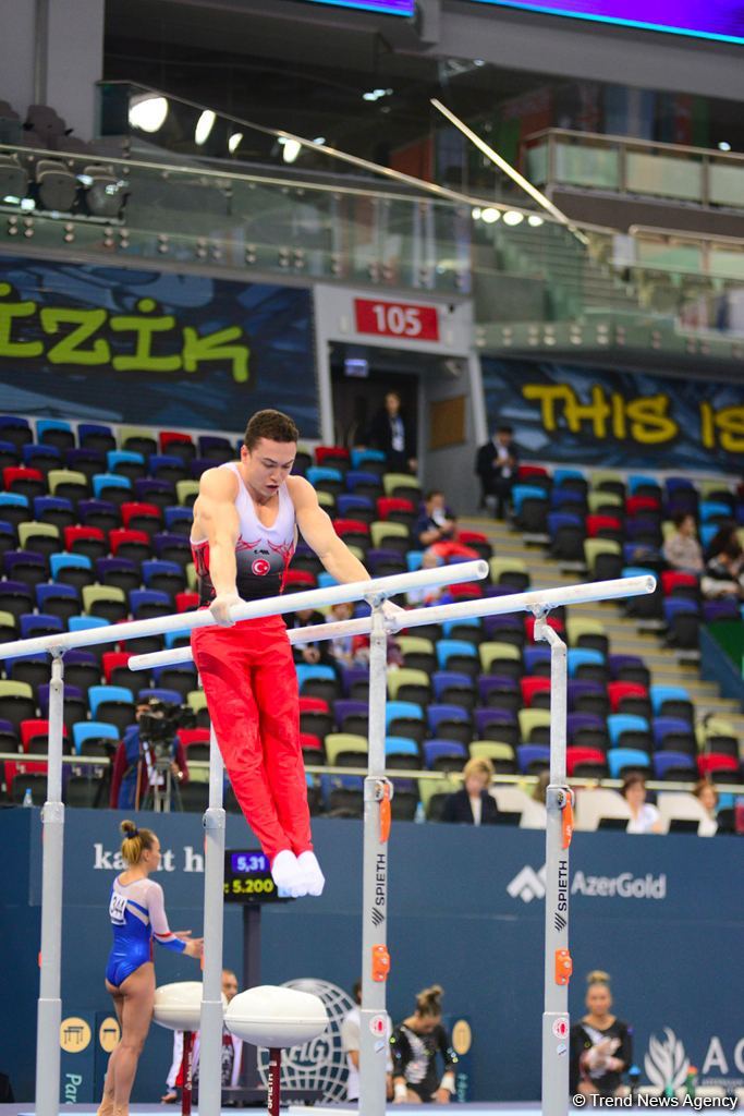 В Баку стартовал первый день соревнований Кубка мира FIG по спортивной гимнастике (ФОТО)