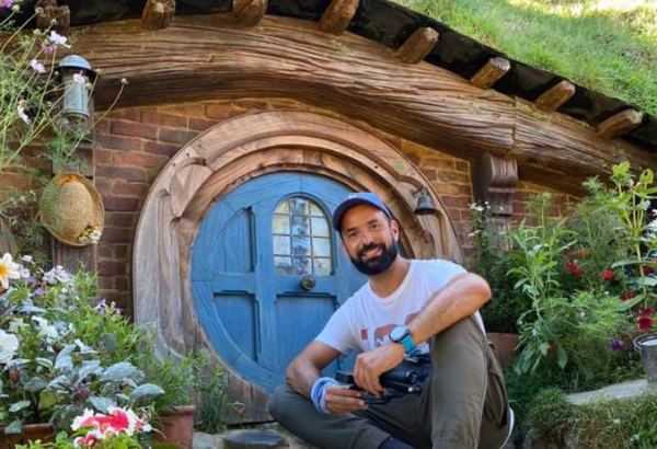 180-дневное кругосветное путешествие продолжается: Фарид Новрузи побывал в деревне хоббитов и не только (ФОТО)
