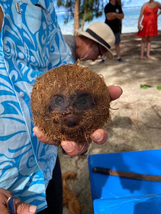 180-дневное кругосветное путешествие продолжается: Фарид Новрузи побывал в деревне хоббитов и не только (ФОТО)