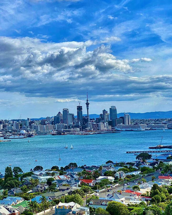 180-дневное кругосветное путешествие продолжается: Фарид Новрузи побывал в деревне хоббитов и не только (ФОТО)