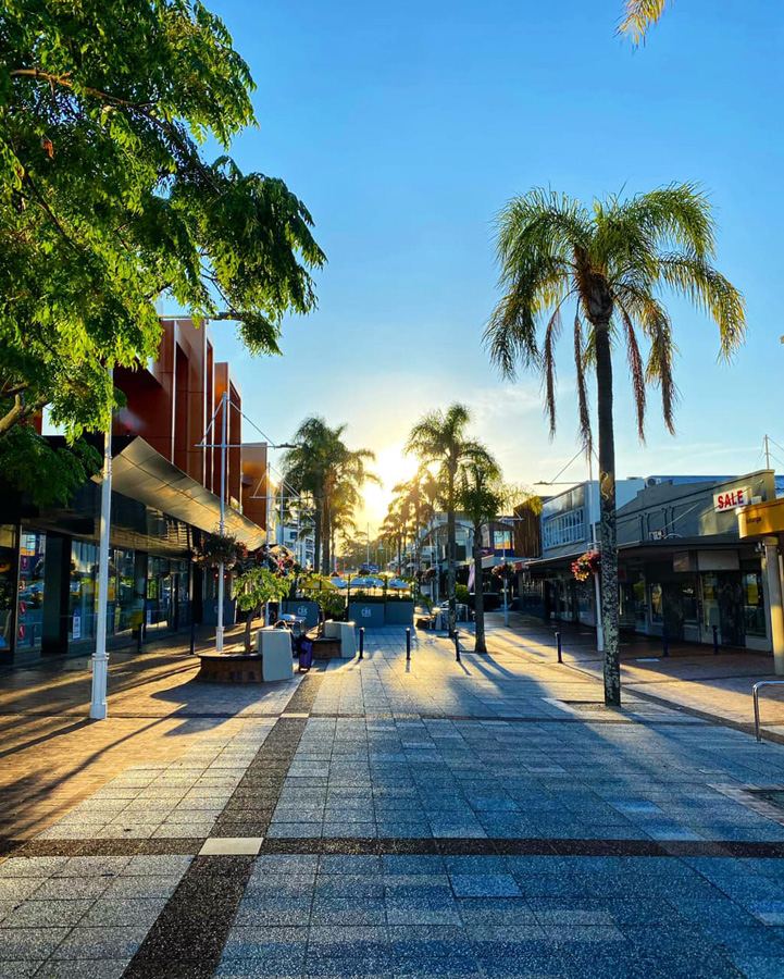 180-дневное кругосветное путешествие продолжается: Фарид Новрузи побывал в деревне хоббитов и не только (ФОТО)