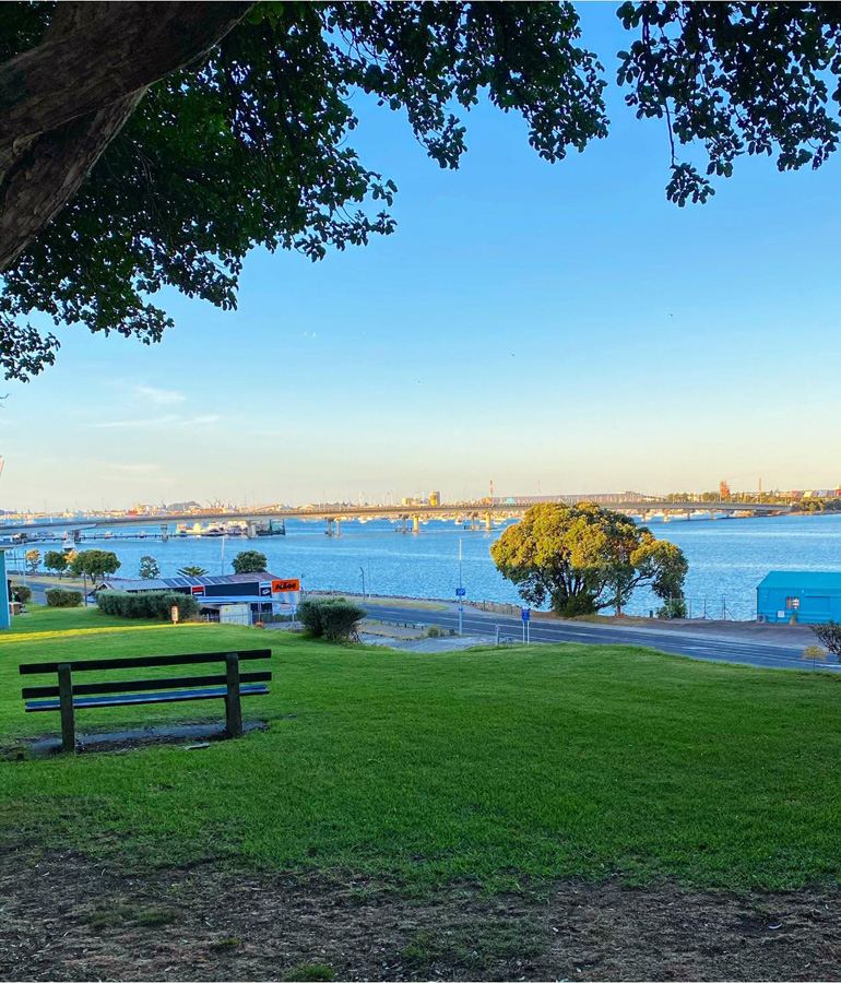 180-дневное кругосветное путешествие продолжается: Фарид Новрузи побывал в деревне хоббитов и не только (ФОТО)