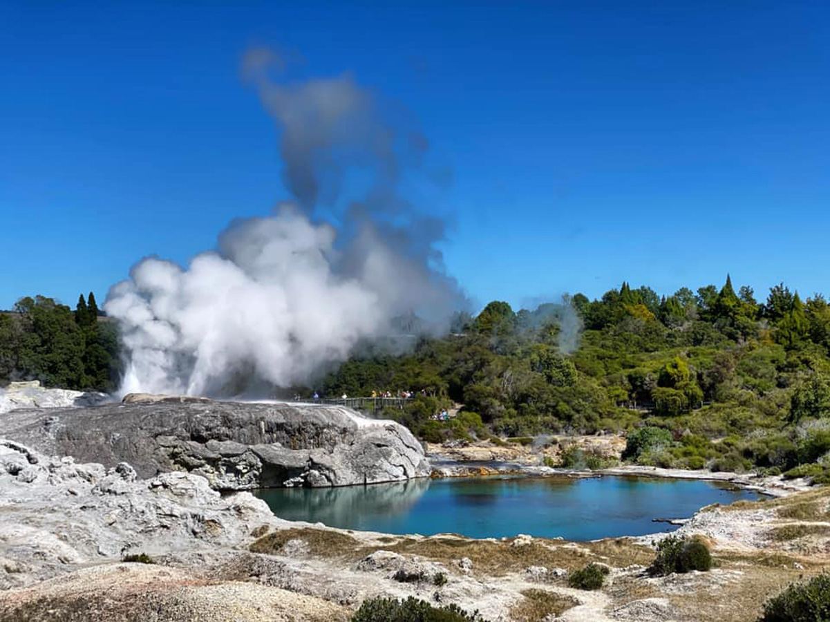 180-дневное кругосветное путешествие продолжается: Фарид Новрузи побывал в деревне хоббитов и не только (ФОТО)