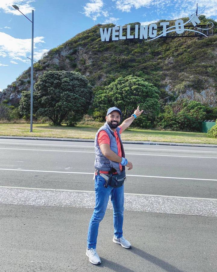 180-дневное кругосветное путешествие продолжается: Фарид Новрузи побывал в деревне хоббитов и не только (ФОТО)