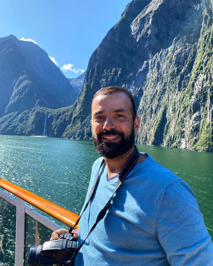 180-дневное кругосветное путешествие продолжается: Фарид Новрузи побывал в деревне хоббитов и не только (ФОТО)