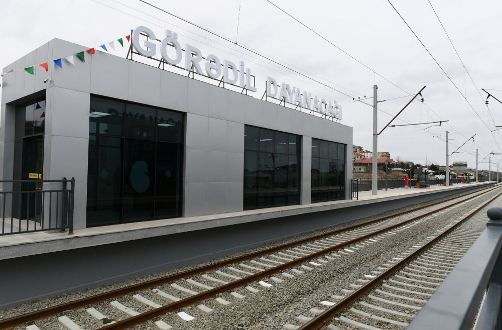 Президент Ильхам Алиев принял участие в открытии после реконструкции участка Пиршаги-Горадил-Новханы-Сумгайыт Абшеронской кольцевой железной дороги (ФОТО/ВИДЕО)