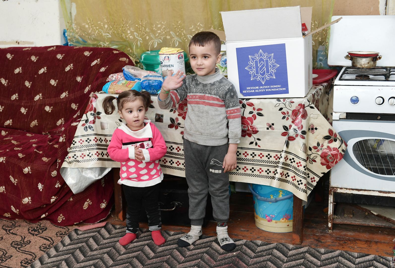 Фонд Гейдара Алиева раздал малообеспеченным семьям подарки по случаю праздника Новруз (ФОТО)