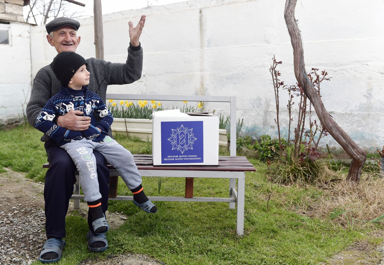 Фонд Гейдара Алиева раздал малообеспеченным семьям подарки по случаю праздника Новруз (ФОТО)