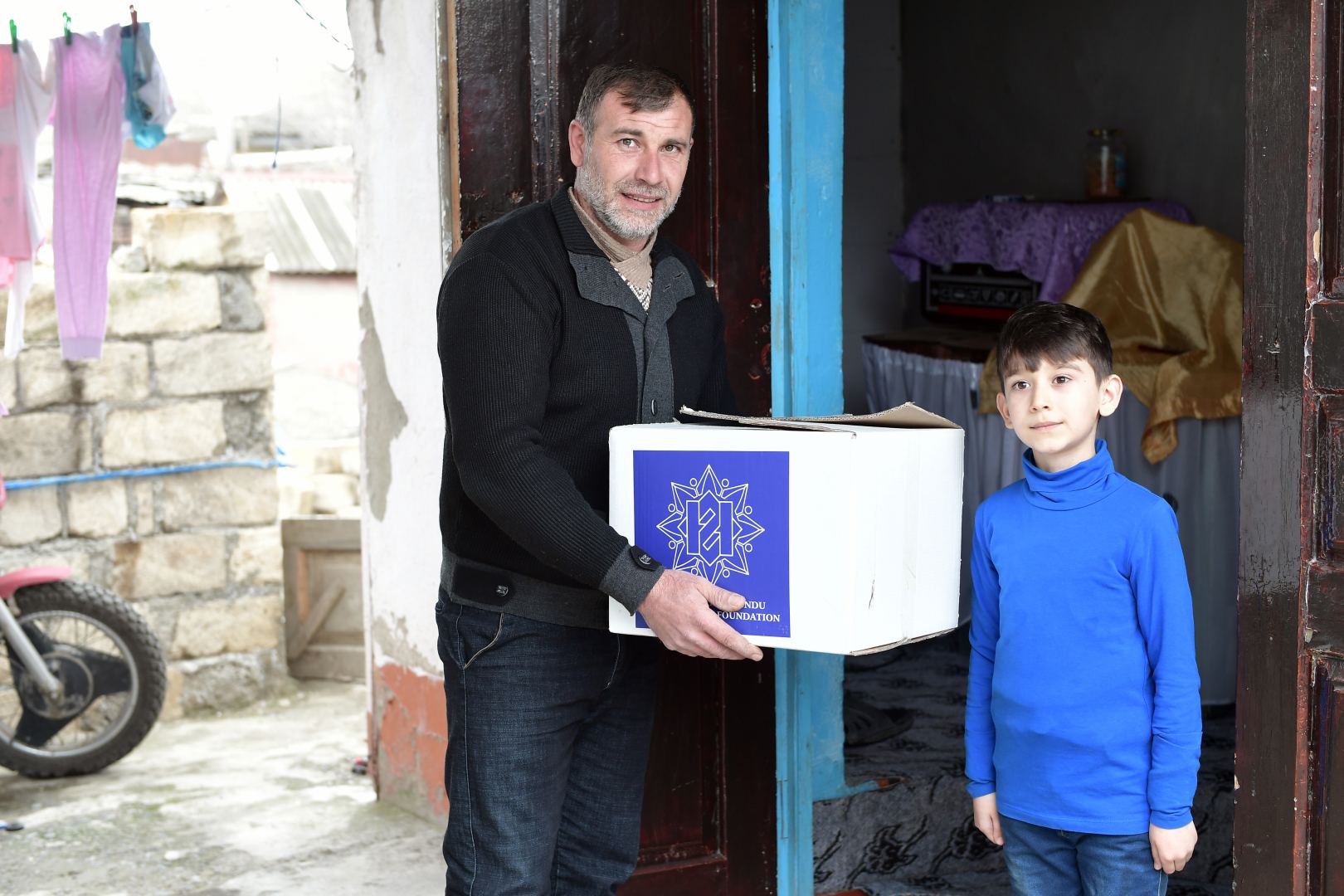 Фонд Гейдара Алиева раздал малообеспеченным семьям подарки по случаю праздника Новруз (ФОТО)