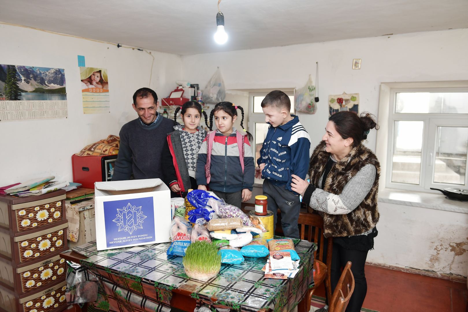 Фонд Гейдара Алиева раздал малообеспеченным семьям подарки по случаю праздника Новруз (ФОТО)