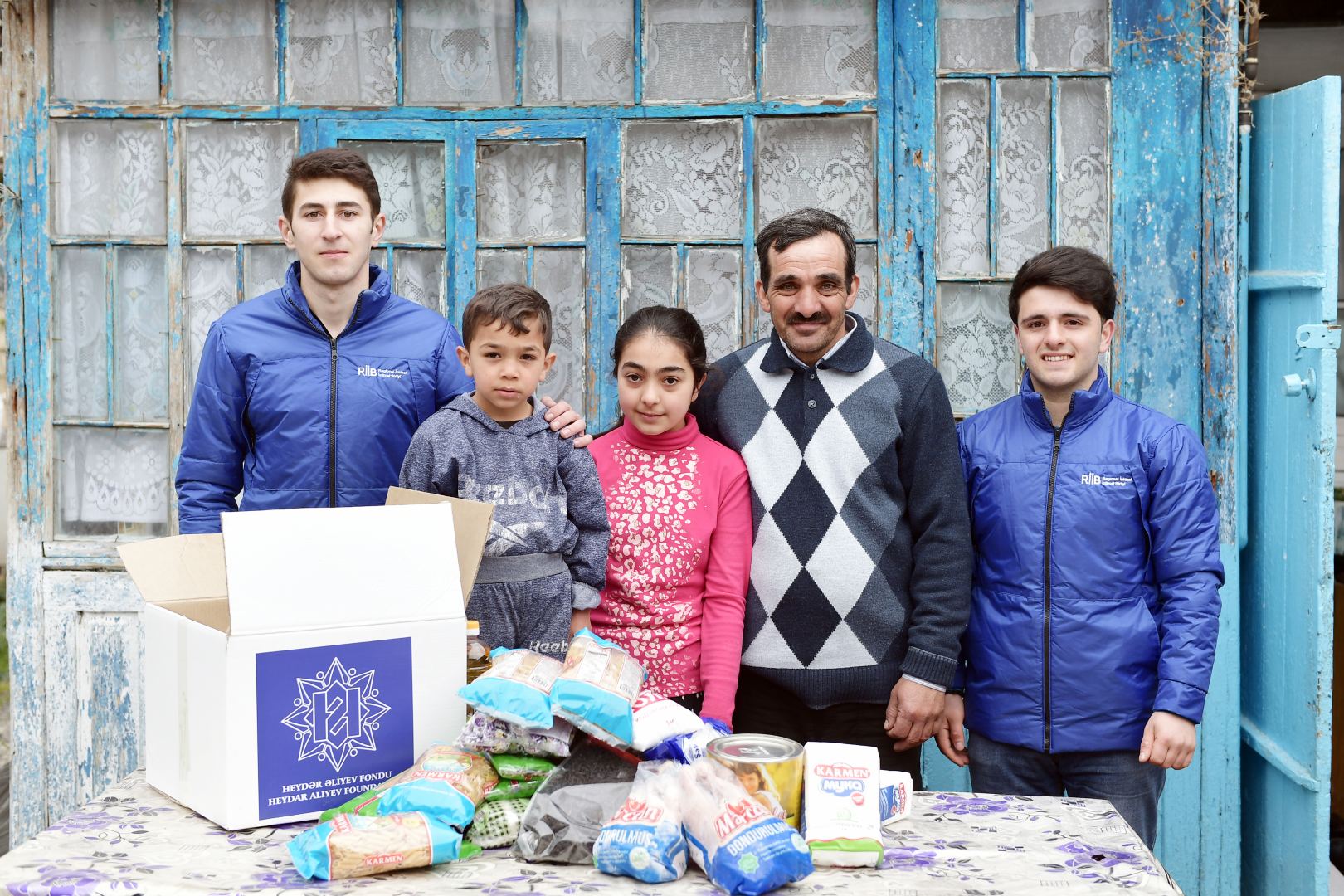 Фонд Гейдара Алиева раздал малообеспеченным семьям подарки по случаю праздника Новруз (ФОТО)