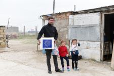 Фонд Гейдара Алиева раздал малообеспеченным семьям подарки по случаю праздника Новруз (ФОТО)