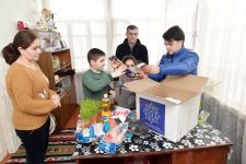 Фонд Гейдара Алиева раздал малообеспеченным семьям подарки по случаю праздника Новруз (ФОТО)